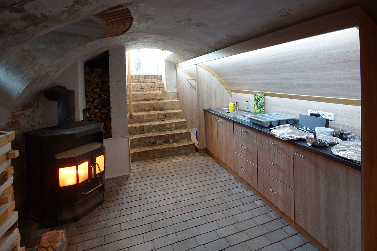 Küchenbereich im Bierkeller